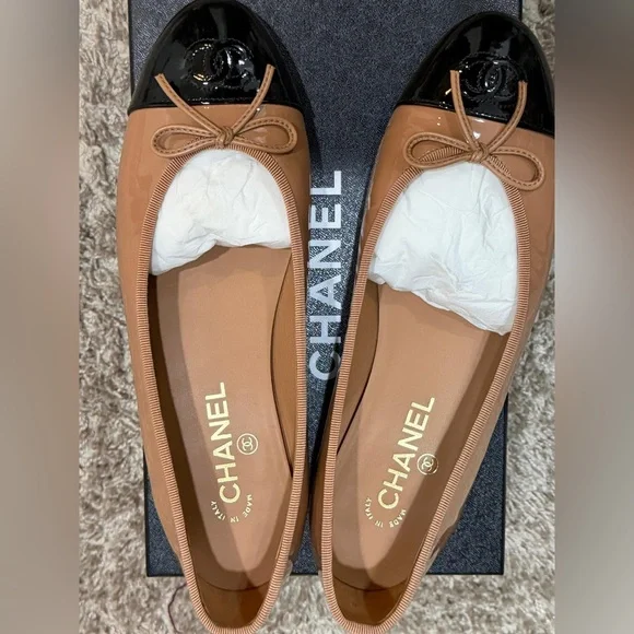CHANEL Beige and Black Ballet Flats - Picture 5 of 9